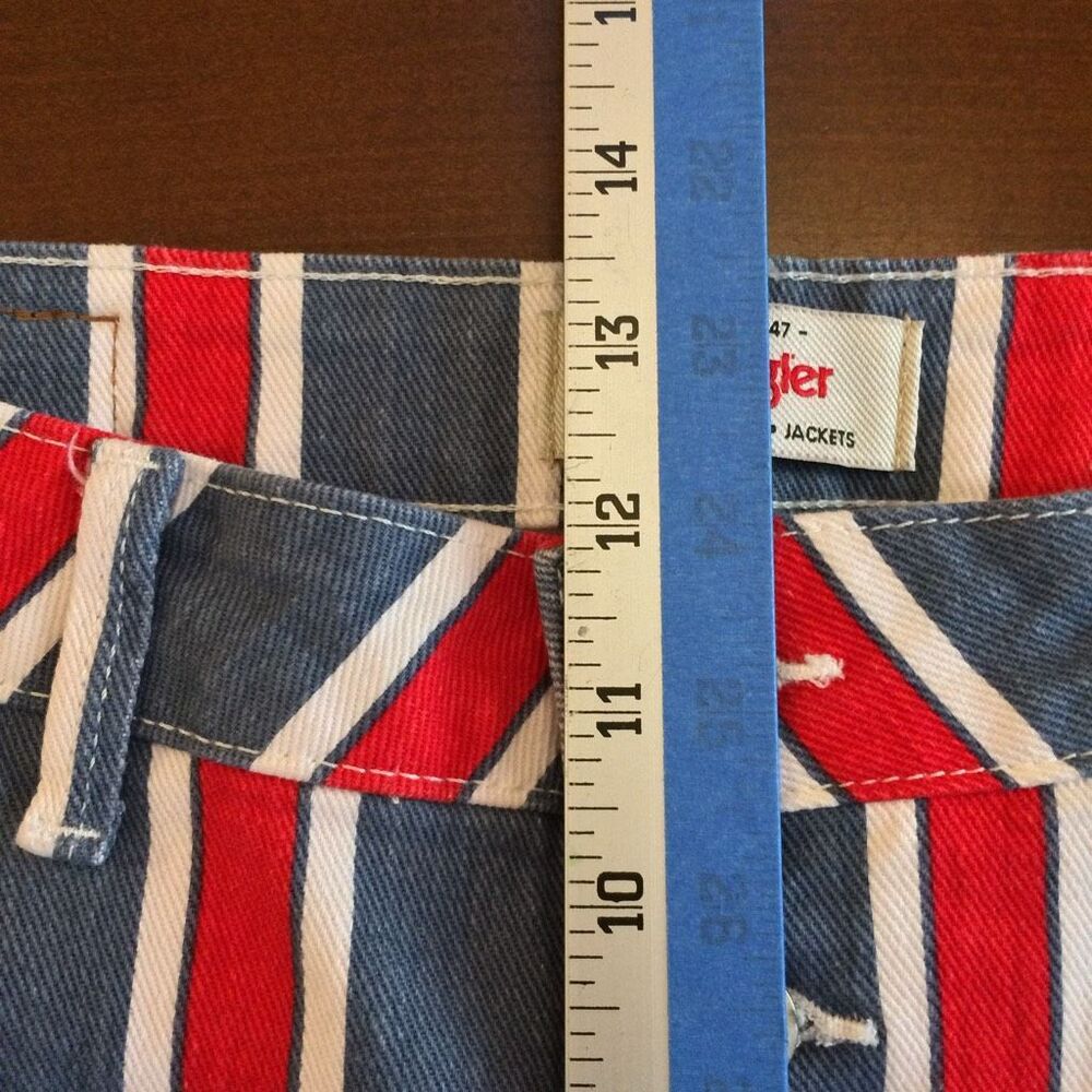Lainey Wilson x Wrangler Star Spangled Stripe Flare Jeans 10 - Picture 7 of 13